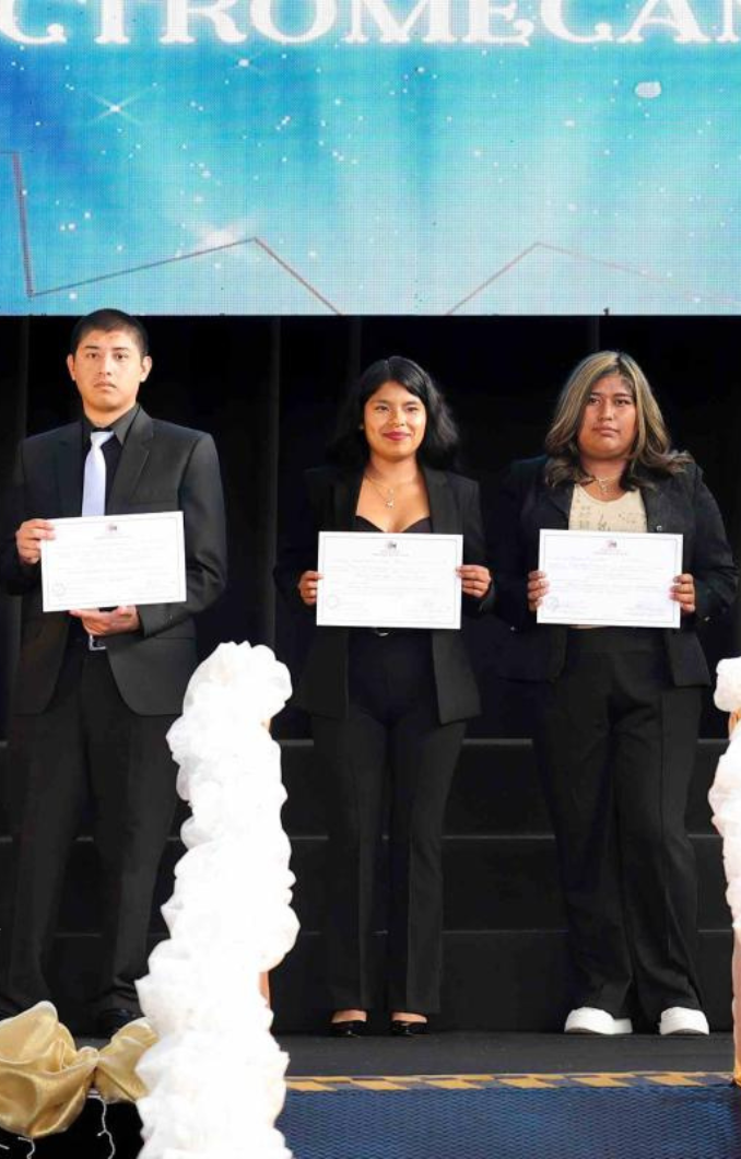 Salesianos Alto Hospicio celebra Ceremonia de Titulación Técnico-Profesional